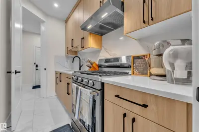 Interior photo 3 of 3924 41 AV