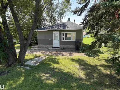 Interior photo 1 of 4901 53 AV