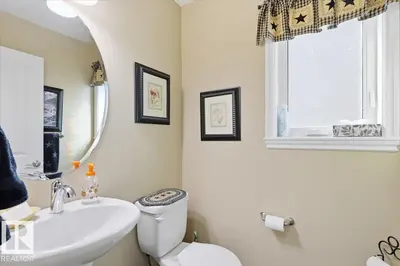 Interior photo 3 of 28 SUTHERLAND ST