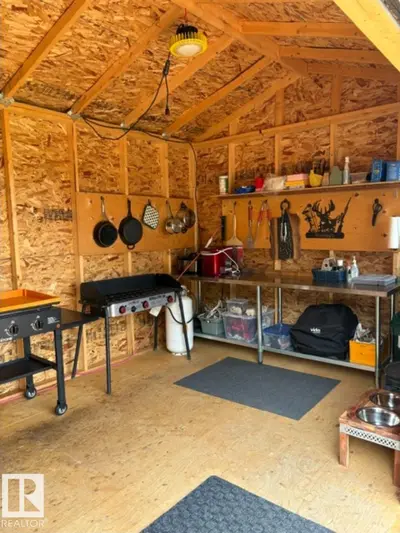 Interior photo 3 of 243071 TWP RD 664