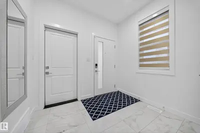 Interior photo 3 of 3605 41 AV