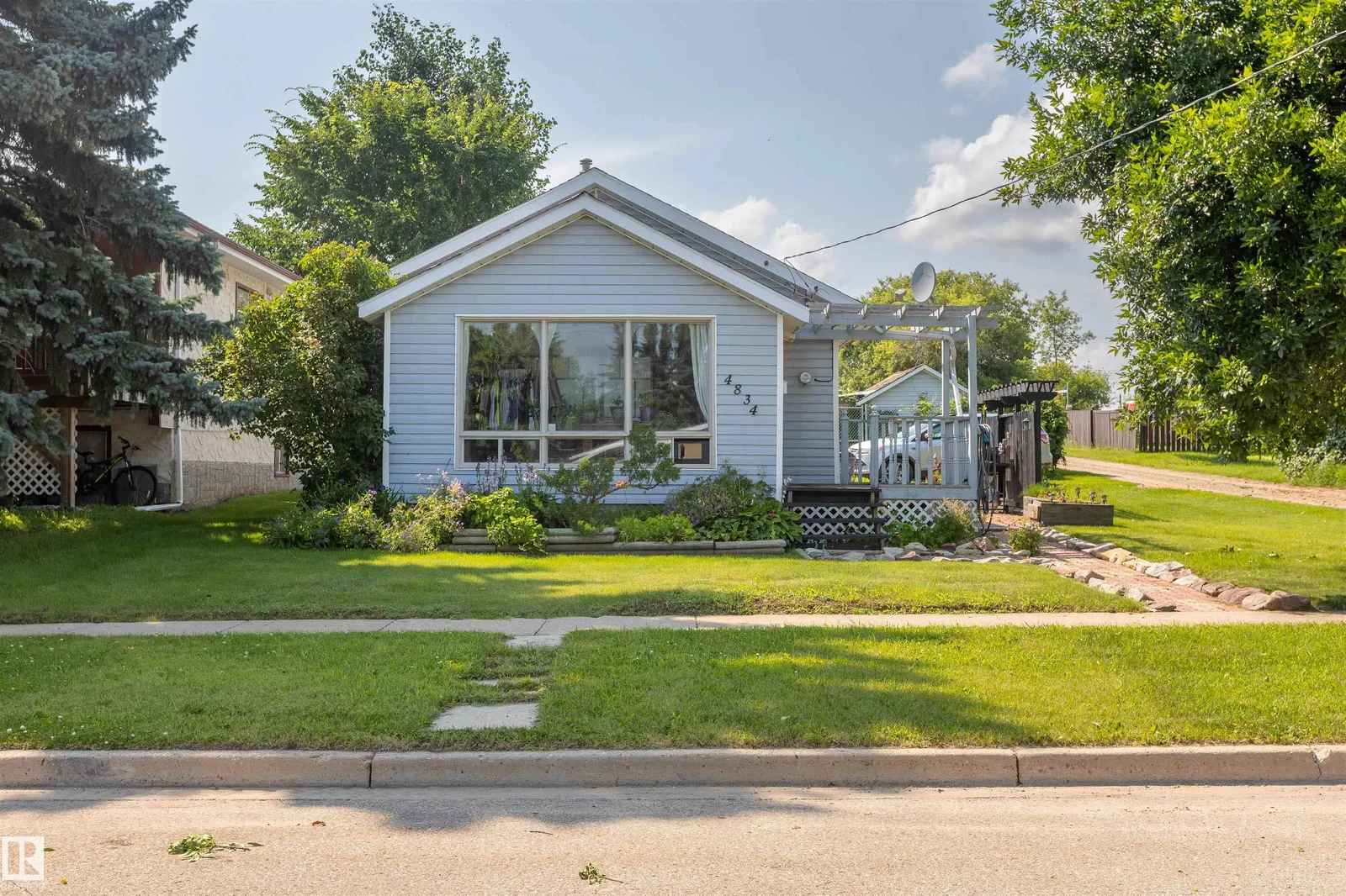 4834 51 ST, Legal - 2 bedroom Detached Single Family for sale