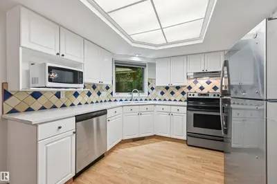 Interior photo 2 of 219 BUCHANAN CL NW