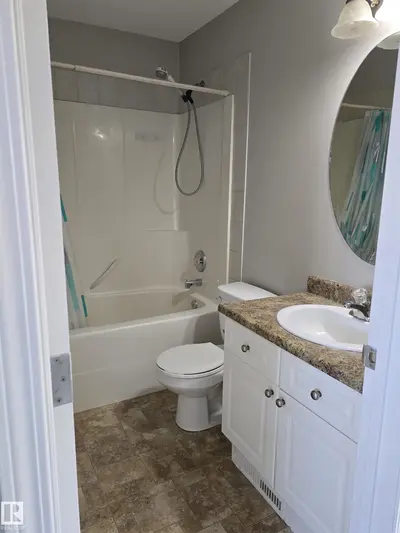 Interior photo 4 of 4120 47 ST
