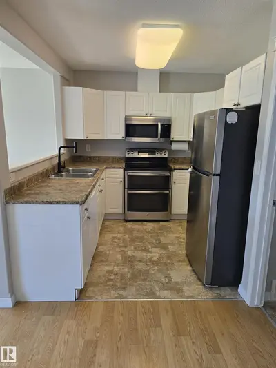 Interior photo 1 of 4120 47 ST