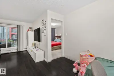 Interior photo 4 of #226 344 WINDERMERE RD NW