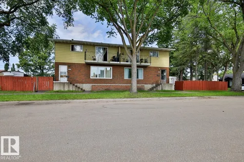 8704 8708 117 AV NW NW, Edmonton - $499,000