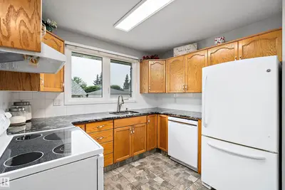 Interior photo 4 of 10972 35 AV NW