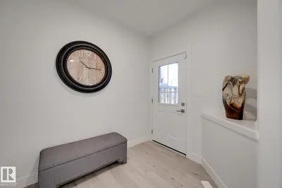 Interior photo 1 of 