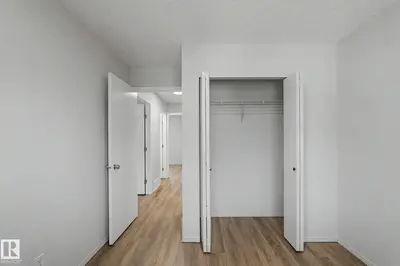 Interior photo 4 of 