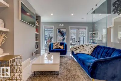 Interior photo 4 of 