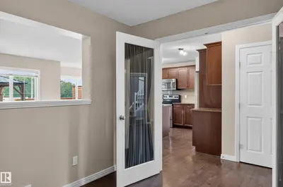 Interior photo 2 of 3906 6 ST NW