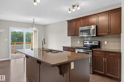 Interior photo 3 of 3906 6 ST NW