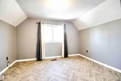 Interior photo 4 of 5109 47 AV