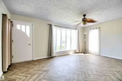Interior photo 1 of 5109 47 AV