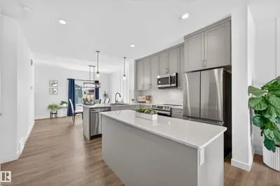 Interior photo 2 of 350 JENSEN LAKES BV