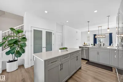 Interior photo 3 of 350 JENSEN LAKES BV