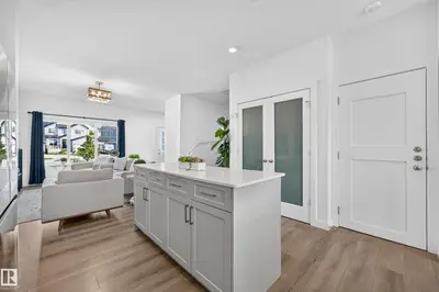 Interior photo 4 of 350 JENSEN LAKES BV