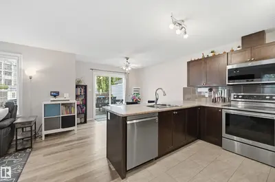 Interior photo 2 of 3606 Whitelaw BA NW