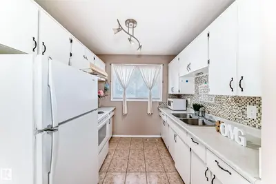Interior photo 3 of 100 DICKINSFIELD CT NW