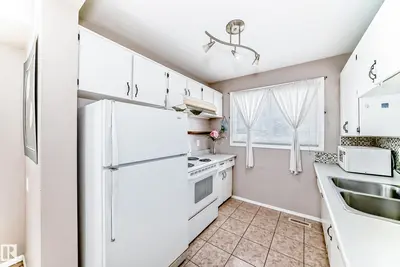 Interior photo 4 of 100 DICKINSFIELD CT NW