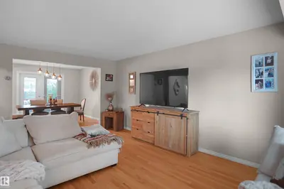 Interior photo 3 of 112 GARIEPY CR NW