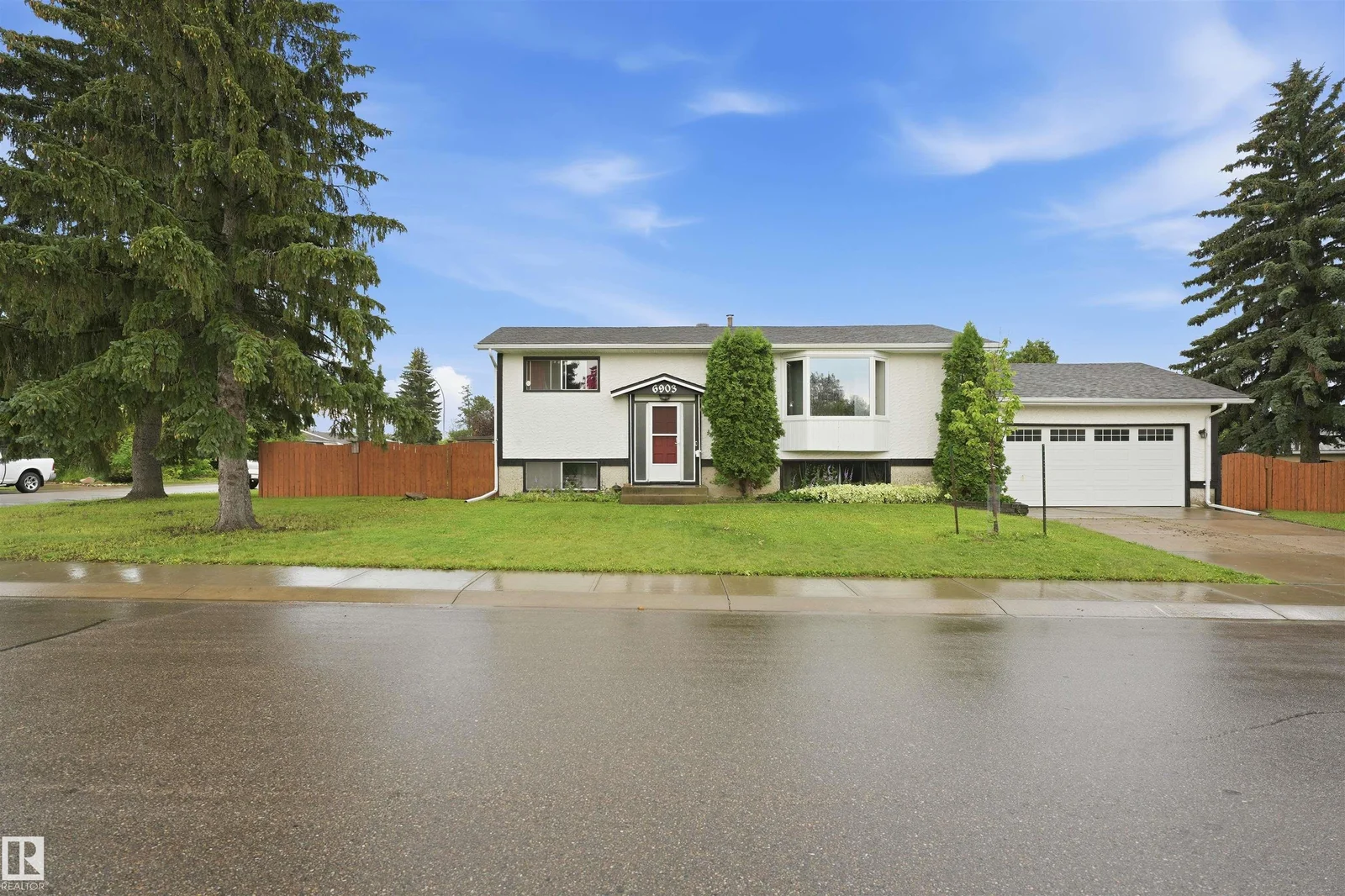 6903 151 AV NW, Edmonton - 4 bedroom Detached Single Family for sale