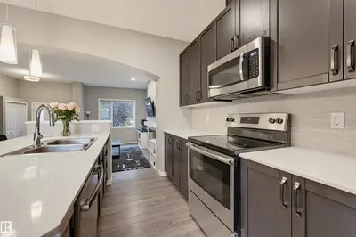 Interior photo 3 of 5175 EDGEMONT BV NW