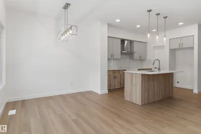 Interior photo 3 of 919 19 AV NW