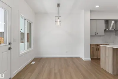 Interior photo 2 of 919 19 AV NW