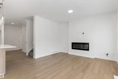 Interior photo 4 of 919 19 AV NW