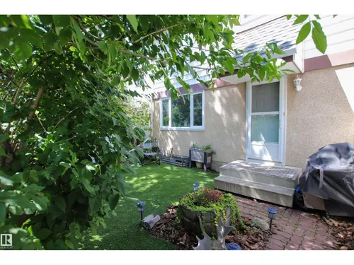 10D TWIN TC NW, Edmonton - $247,500