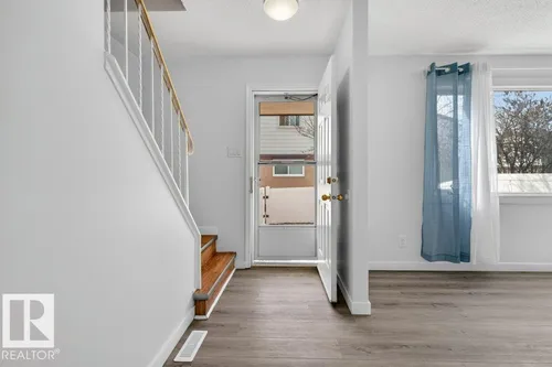 3E TWIN TC NW, Edmonton - $261,000
