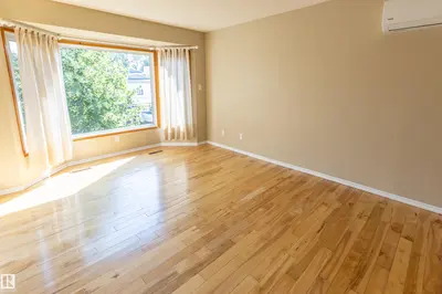 Interior photo 3 of 1108 39 ST NW