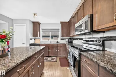 Interior photo 4 of 5280 21 AV SW