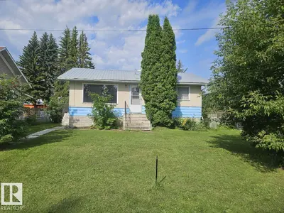 Interior photo 1 of 5024 50 ST