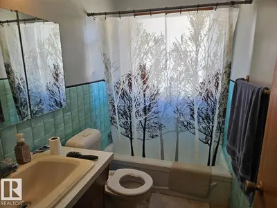 Interior photo 2 of 5024 50 ST