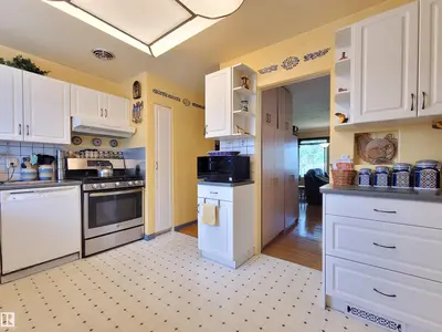 Interior photo 3 of 15717 92 AV NW