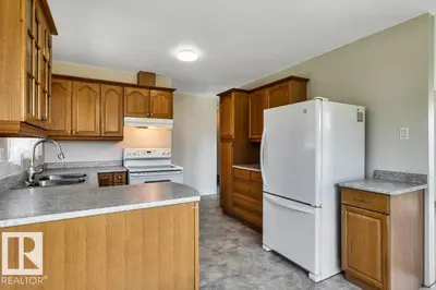 Interior photo 3 of 9 LINDEN ST ST S