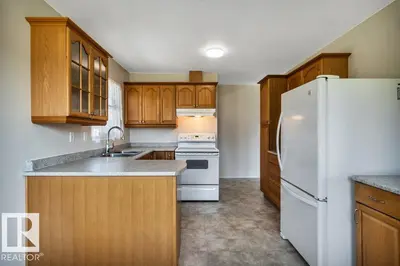 Interior photo 2 of 9 LINDEN ST ST S