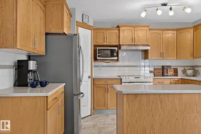 Interior photo 2 of 385 MEADOWVIEW TC