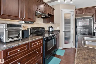 Interior photo 3 of 124 KEYSTONE CR
