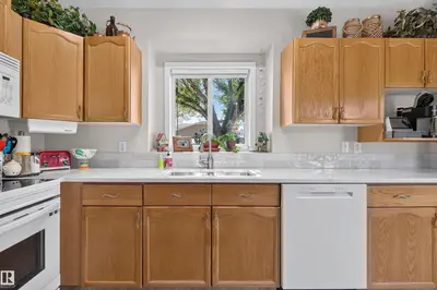 Interior photo 2 of 19 DESMARAIS CR