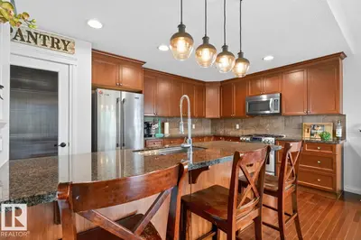 Interior photo 3 of 817 SOUTHFORK GR