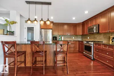 Interior photo 4 of 817 SOUTHFORK GR