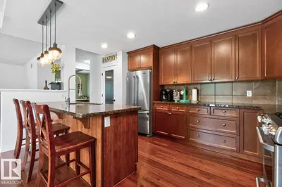 Interior photo 2 of 817 SOUTHFORK GR