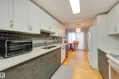 Interior photo 2 of 4303 46 ST