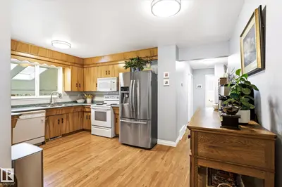 Interior photo 3 of 4921 47