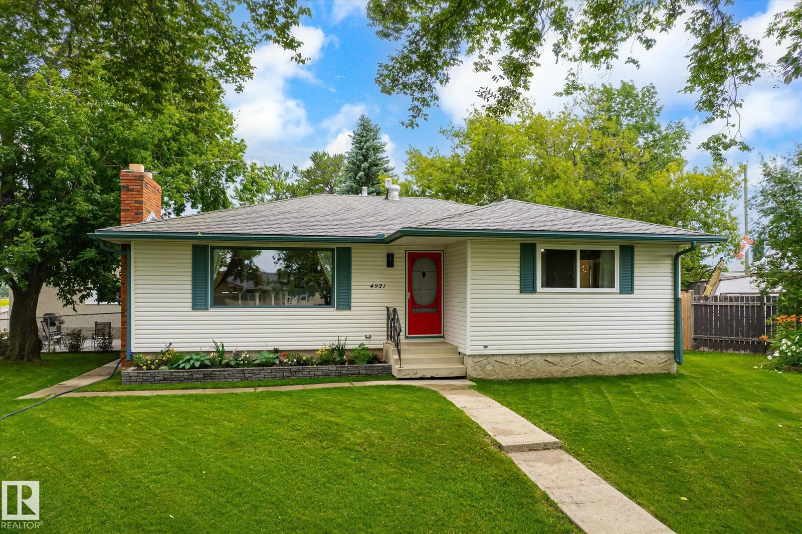4921 47, Legal - 4 bedroom Detached Single Family for sale