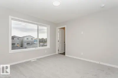 Interior photo 4 of 306 Hawthorn WY